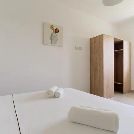 Apartment Le Scuderie 3 *